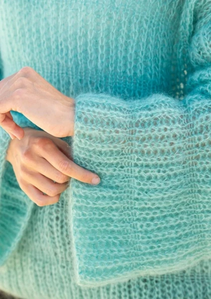 1807 Løs sweater med patentstriber